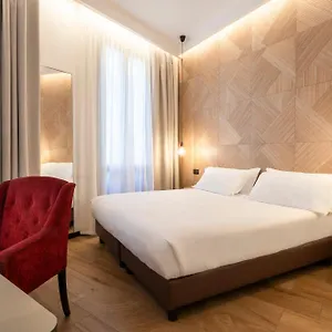 london-hotel.it-lombardy.com/